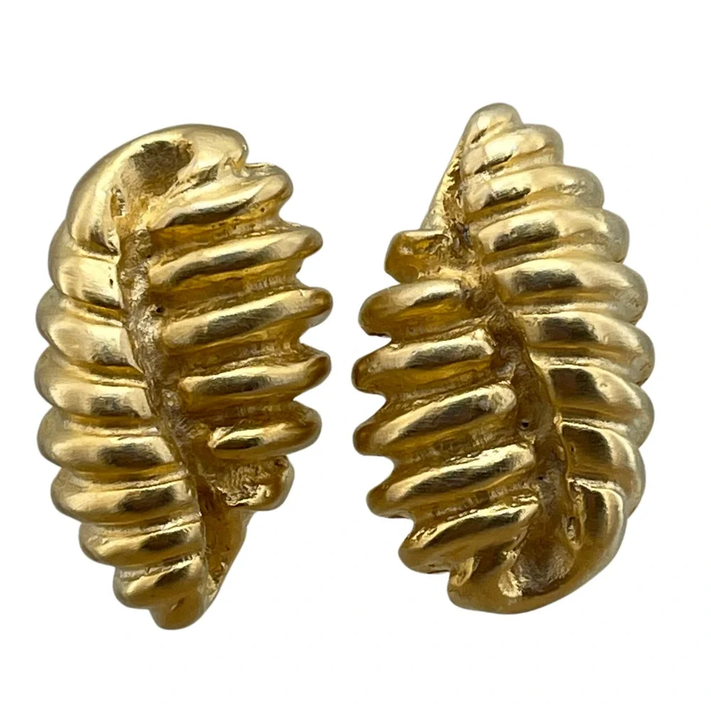 Women 's Gold Tone Sea Shell Shape Clip-on Earrings Gift For Her Jewelry